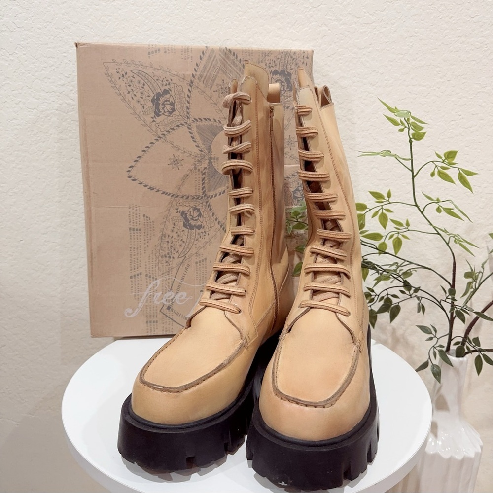 Free People Jones Lug Sole Lace Up Boots Tan Size 11 NIB - Picture 2 of 9